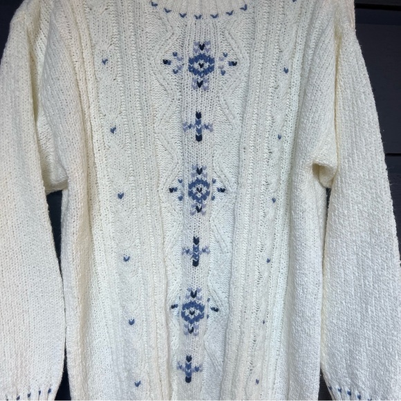 VINTAGE CARRIAGE COURT CABLE KNIT OVERSIZE SWEATER SIZE M - Picture 5 of 11